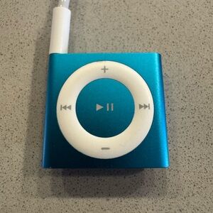 Apple iPod Shuffle 4th Gen in Blue